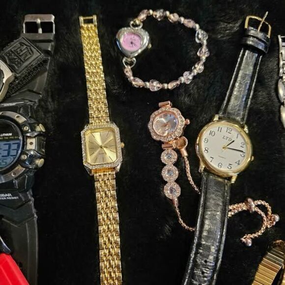 Resellers lot of working watches #103R. main image 6